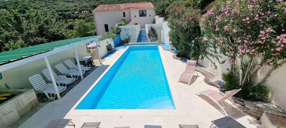 Large House With 12.5 x 4m Heated Swimming Pool in Caixas, Superb Views of the Sea and Mount Helena